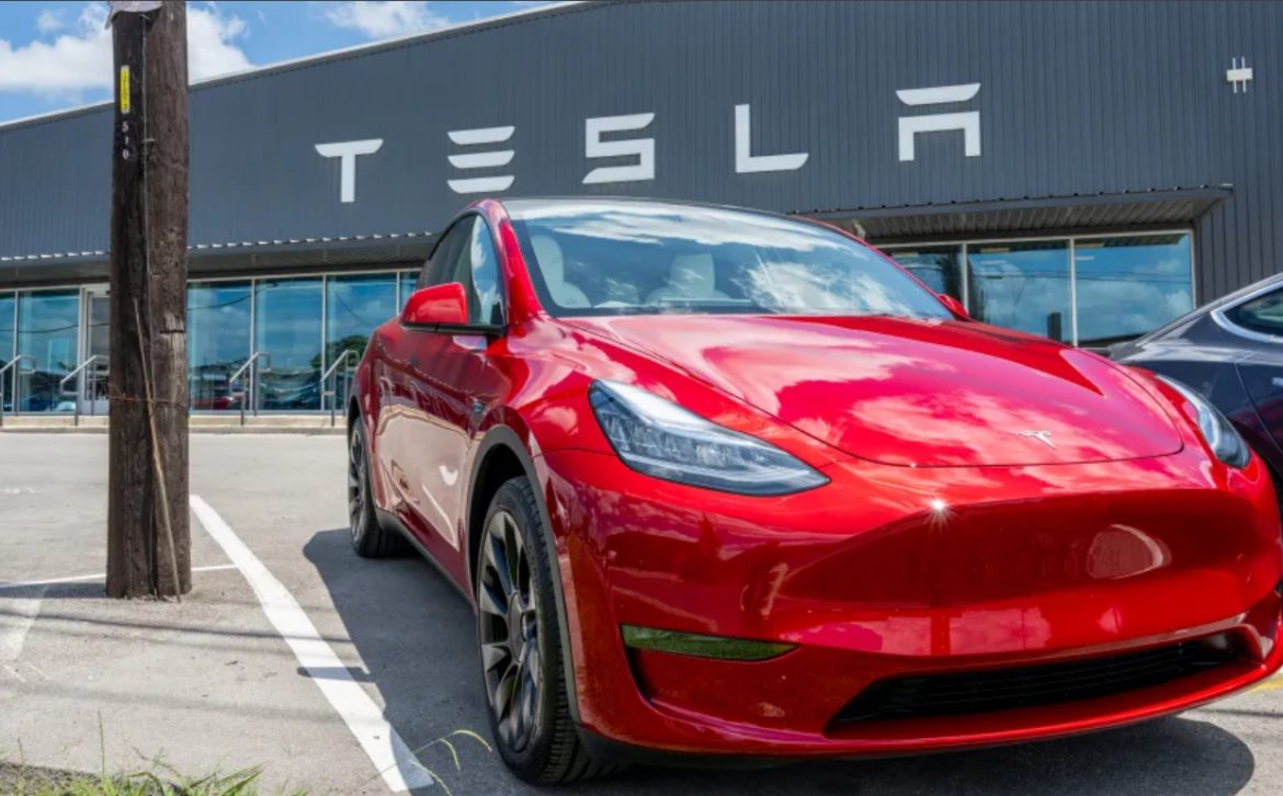 Aplicația Tesla pentru iPhone vă poate controla acum mașina prin Siri