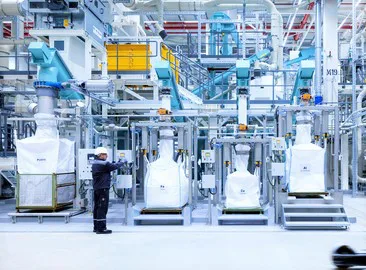 Mercedes-Benz Batterie-Recyclingfabrik Kuppenheim: Das mechanische Verfahren sortiert in einem komplexen, mehrstufigen Prozess Kunststoffe, Kupfer, Aluminium und Eisen sortenrein // Mercedes-Benz Kuppenheim battery recycling factory: The mechanical proces