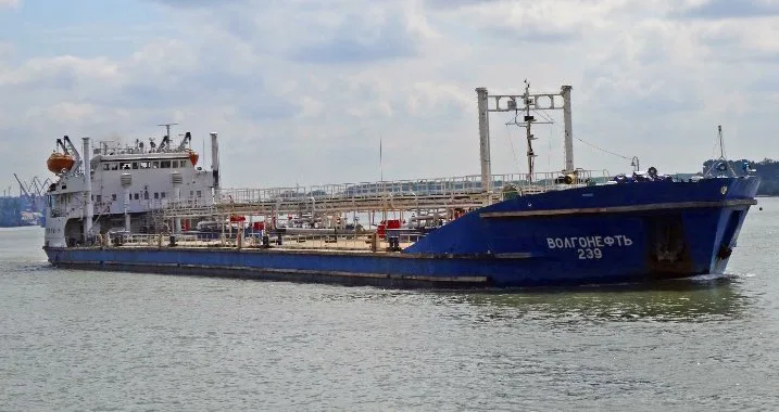 Două petroliere ruse au provocat o deversare de produse petroliere în apele Mării Negre